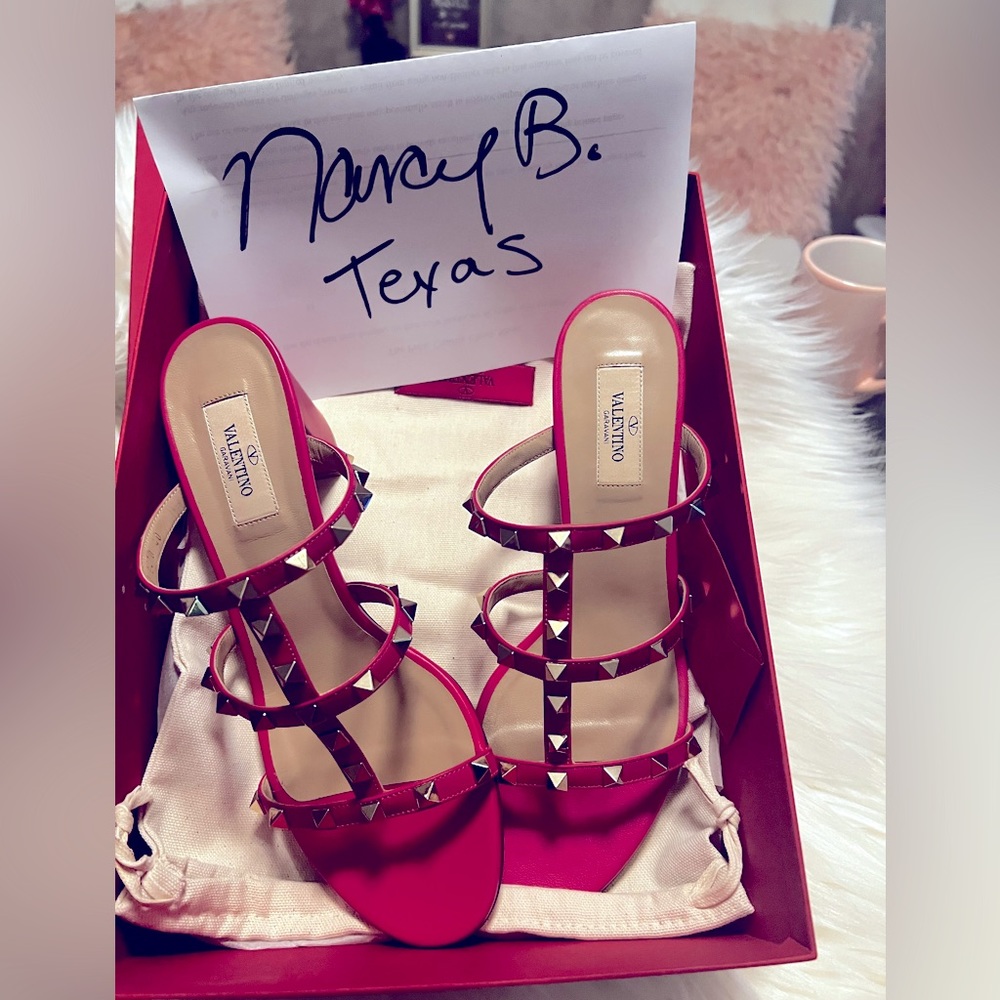 Valentino Rockstud Sandals - Fabulous Condition 💕 Hot Pink 🛍️👠Euro 40